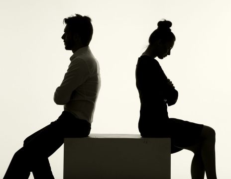 男人拖着不离婚怎么办