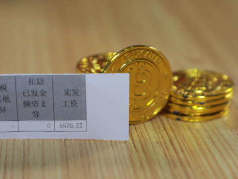 五险一金是按照什么标准缴纳的